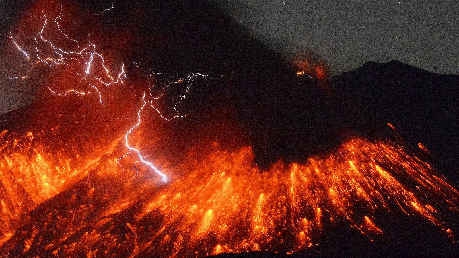 El volcán Sakurajima entró en erupción