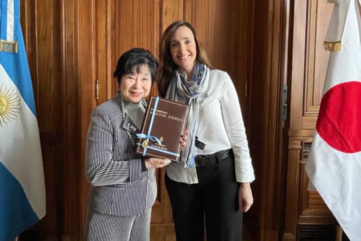 Santo Akiko, la política y actriz que se sorprendió con el japonés de Victoria Villarruel