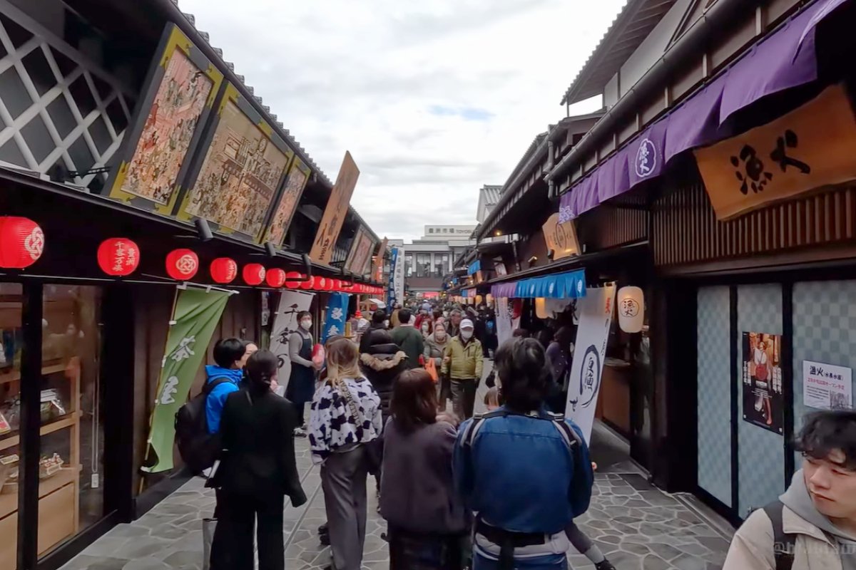 Toyosu Senkyaku Banrai: