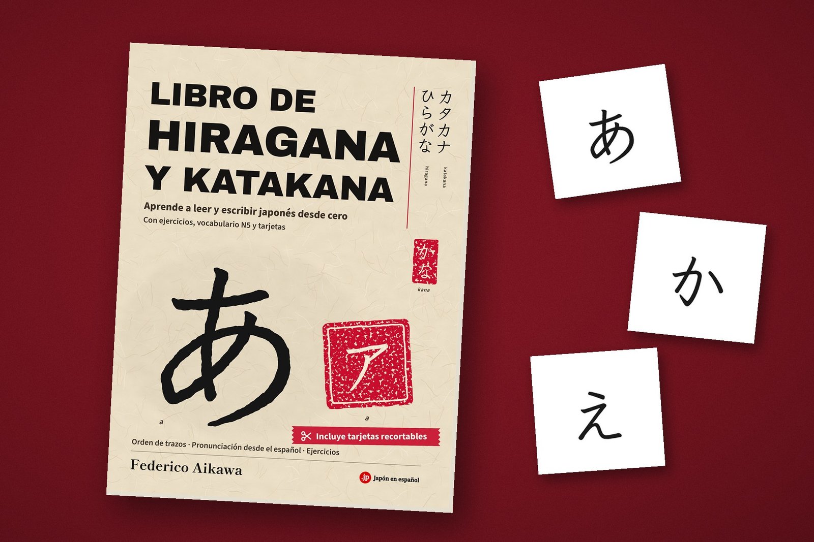 Libro de hiragana y katakana de Federico Aikawa junto a tarjetas recortables de hiragana