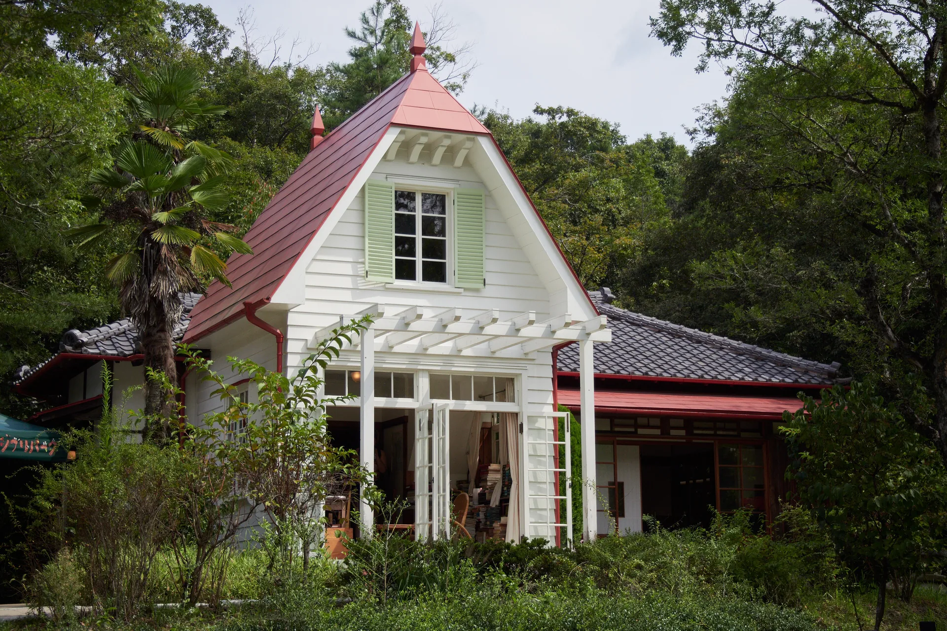 Parque Ghibli (Ghibli Park): guía para visitarlo desde Nagoya 2026 Casa de Satsuki y Mei de «Mi vecino Totoro» en el Bosque Dondoko del Parque Ghibli (Ghibli Park), en Aichi